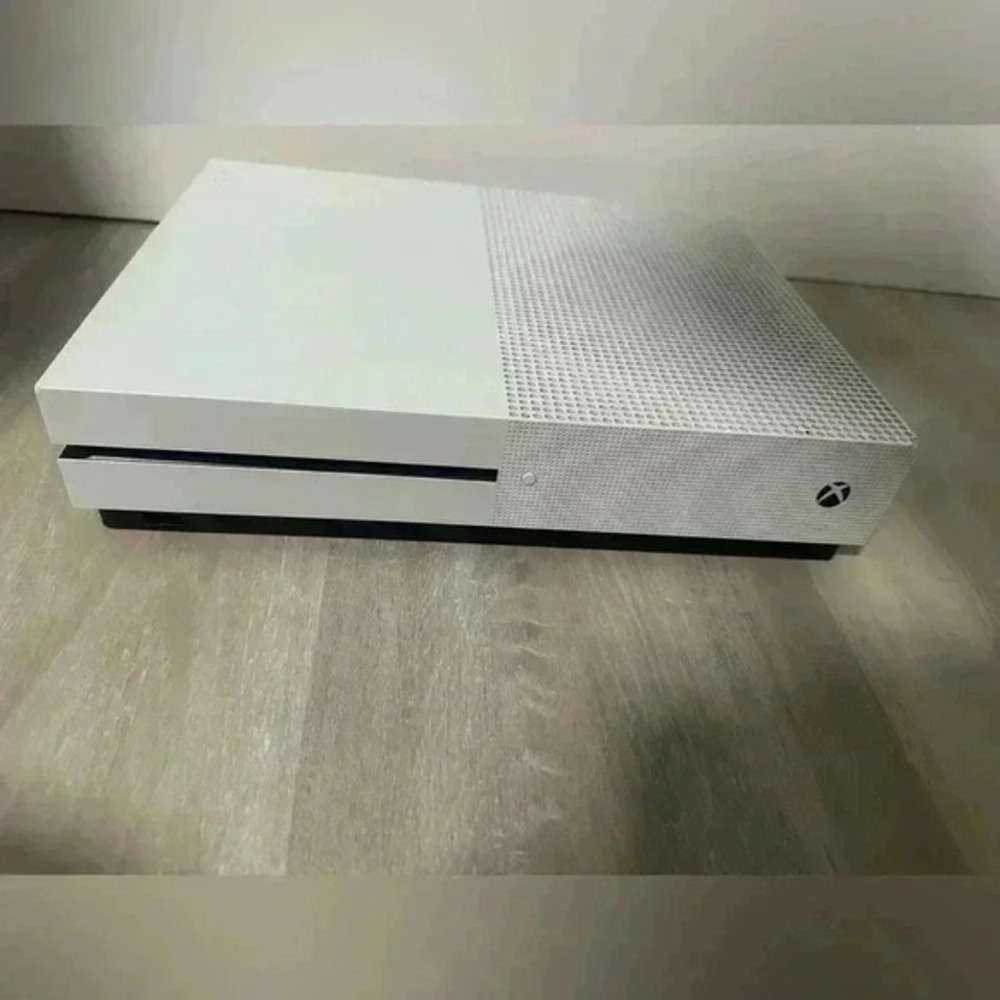 Xbox One S White 4K HDR Gaming Console Disc Drive